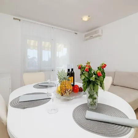 App 100 M From The Sea In Quite Part Of Marta 3 Apartmán Crikvenica