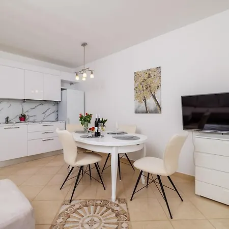 App 100 M From The Sea In Quite Part Of Marta 3 Crikvenica