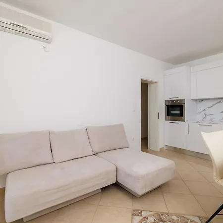 App 100 M From The Sea In Quite Part Of Marta 3 * Crikvenica