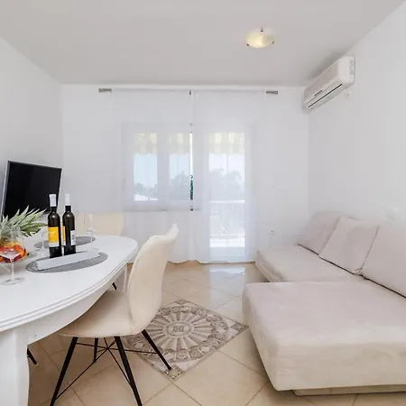 App 100 M From The Sea In Quite Part Of Marta 3 Crikvenica