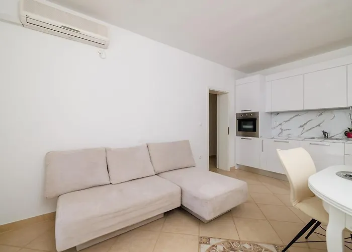 App 100 M From The Sea In Quite Part Of Marta 3 * Crikvenica