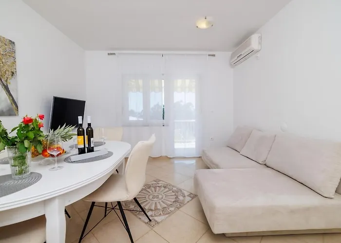 App 100 M From The Sea In Quite Part Of Marta 3 Crikvenica
