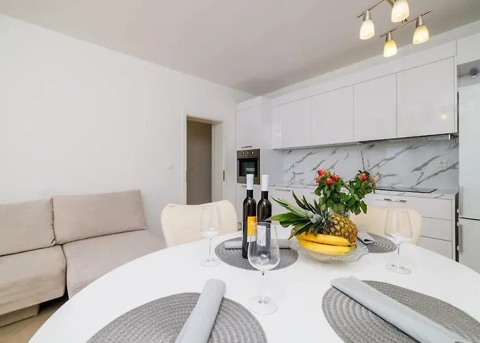 App 100 M From The Sea In Quite Part Of Marta 3 * Crikvenica